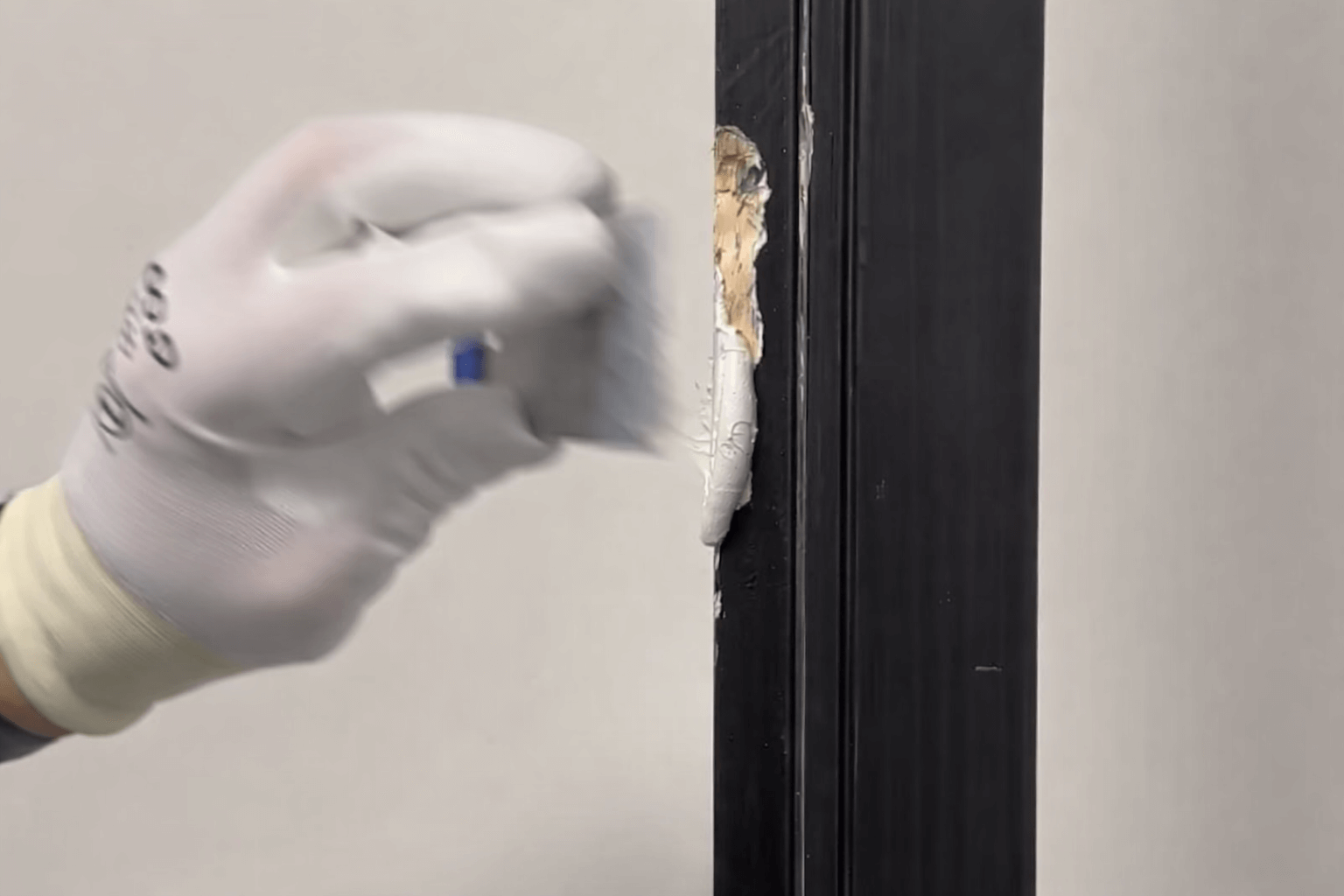 Afbeelding voor: Beschadigd hout herstellen in een paar stappen